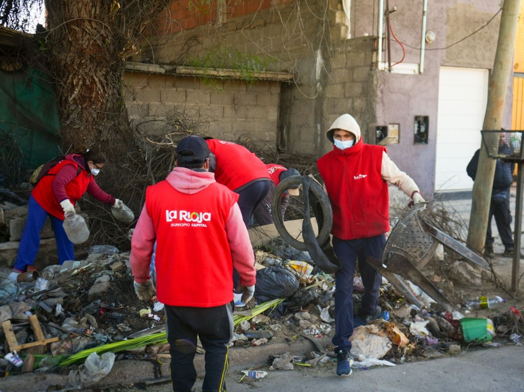M&aacute;s iluminaci&oacute;n y recuperaci&oacute;n de espacios p&uacute;blicos en el barrio 4 de Junio