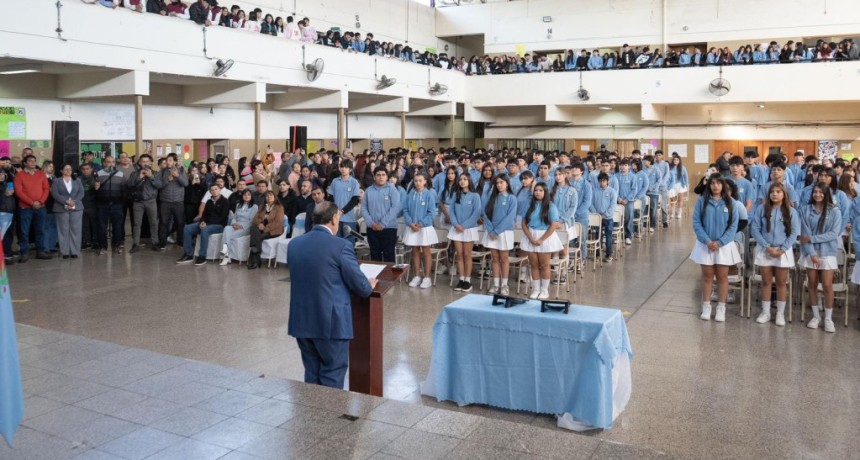 Estudiantes riojanos prometieron lealtad a la Constituci&oacute;n en un acto cargado de compromiso democr&aacute;tico