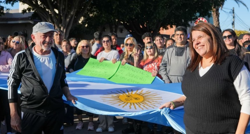 Armando Molina acompa&ntilde;&oacute; la marcha universitaria y defendi&oacute; la educaci&oacute;n p&uacute;blica