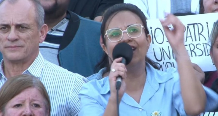 &ldquo;Presidente, cumpla la ley&rdquo;: fuerte reclamo de la rectora de la UNLaR en la marcha universitaria