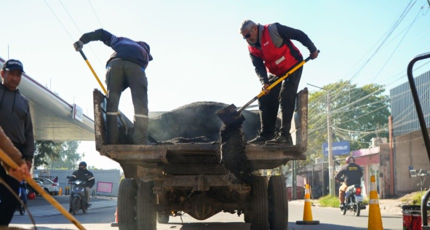 Plan de bacheo: El Municipio avanza con obras de asfalto en la avenida San Nicol&aacute;s de Bari