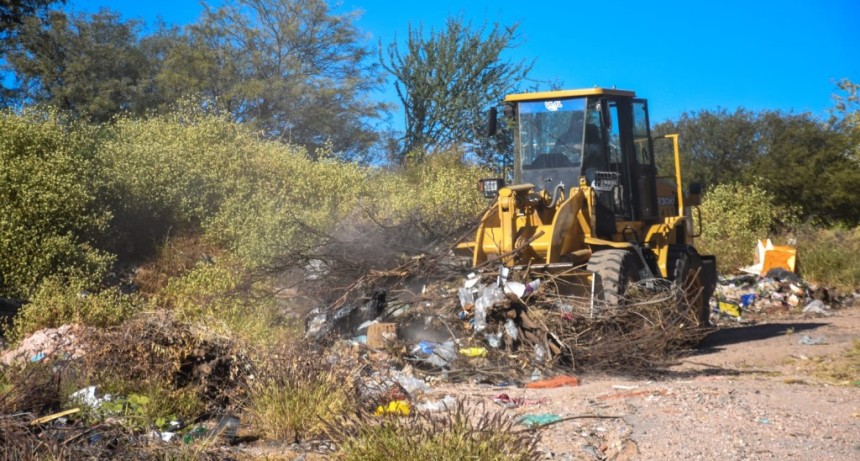 Municipio vuelve a erradica basural y refuerza el pedido de acompa&ntilde;amiento de los vecinos