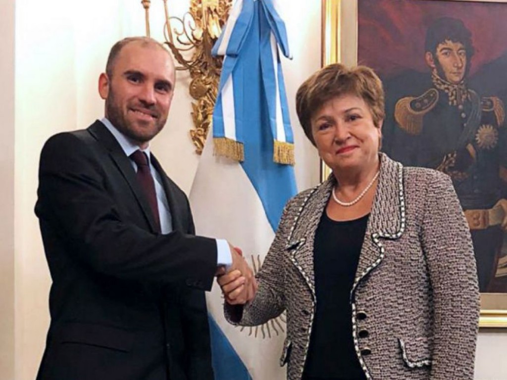 Argentina cumplió las metas del acuerdo con el FMI y pasó la primera revisión