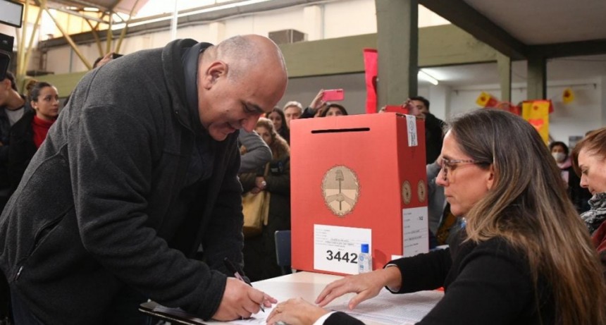 Manzur: “Fue una jornada cívica con una gran afluencia del pueblo tucumano”