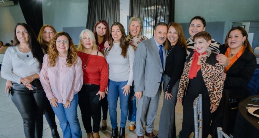 Quintela homenajeó a las y los periodistas e invitó a sumarse a la discusión y debate de la gobernanza