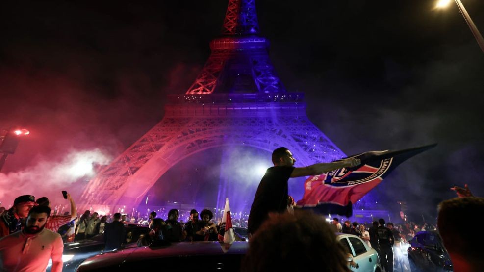 Locura total: 2 muertos y mas de 200 heridos en los festejos del PSG