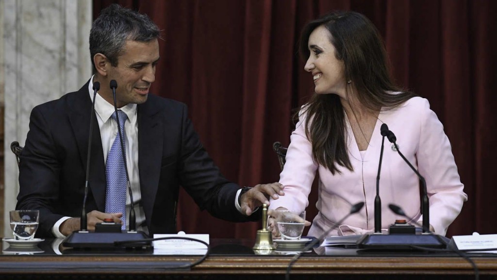 Villaruel y Menem le toman el pelo a la gente, firmaron un nuevo aumento para empleados que eleva dieta de los legisladores nacionales