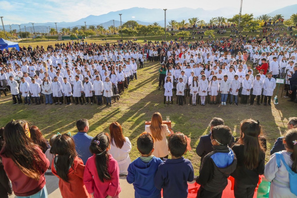 Más de 500 estudiantes asumieron un compromiso formal con el cuidado del ambiente