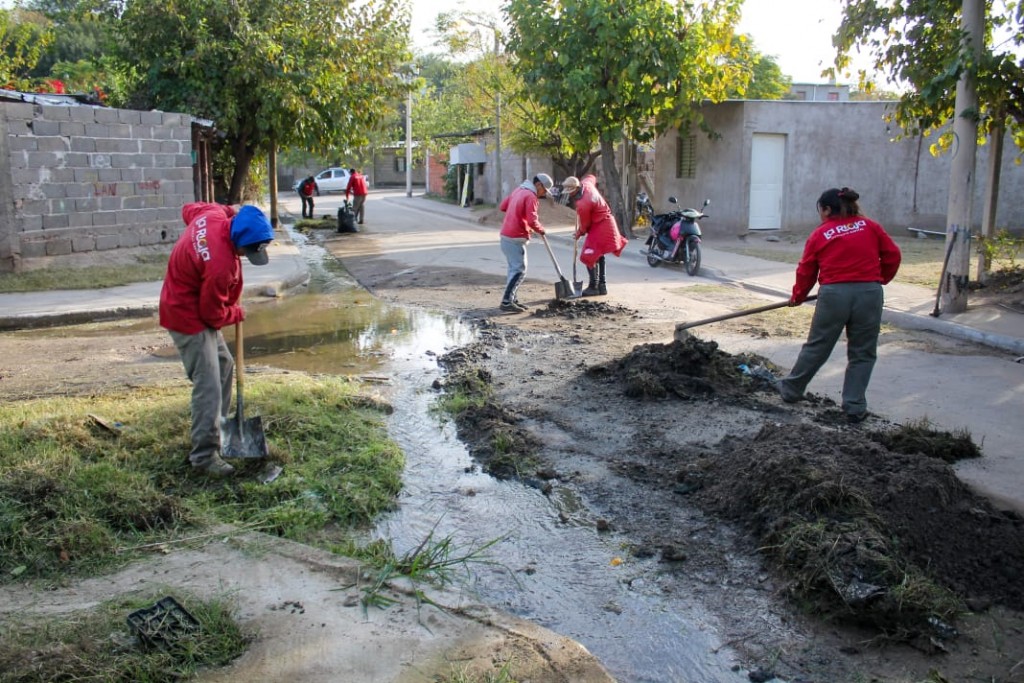 Municipio realizó intervención coordinada en el barrio 10 de junio y brindó capacitación a los agentes de tránsito