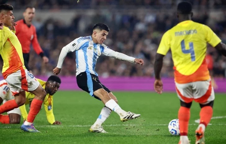 Con uno menos, Argentina empató con Colombia en el Monumental