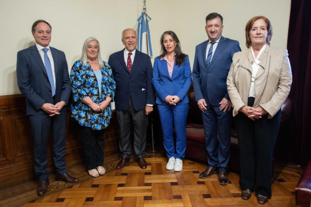 Senadores donarán el aumento de sus dietas al Garrahan