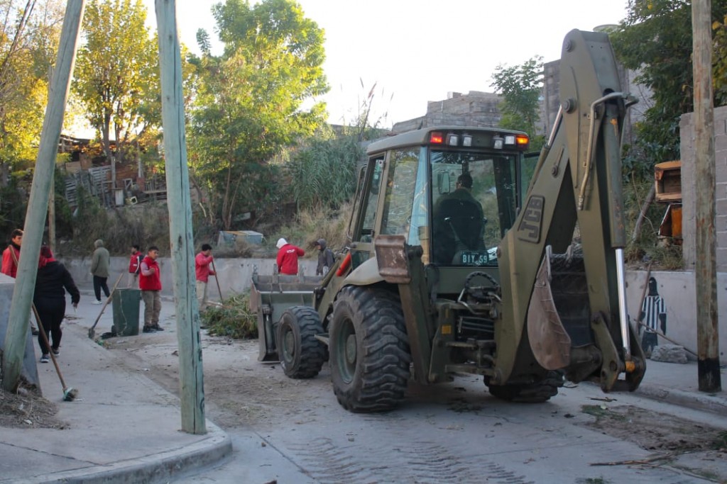 Equipos municipales recuperan el sector R4 