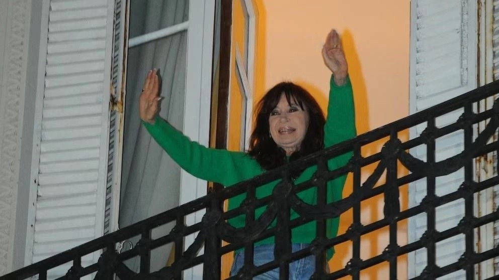 Cristina volvió a usar el balcón luego de la autorización de la justicia