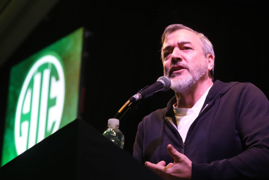 Rodolfo Aguiar gastó a Milei en redes sociales tras la suspensión del DNU que eliminaba el dia del trabajador estatal