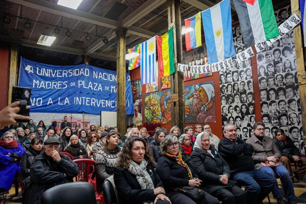 La serie documental riojana “Contra el Olvido” fue presentada en la sede de Madres de Plaza de Mayo 