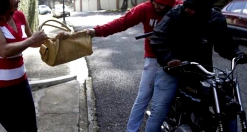 Diputados buscan incrementar las penas a motochorros