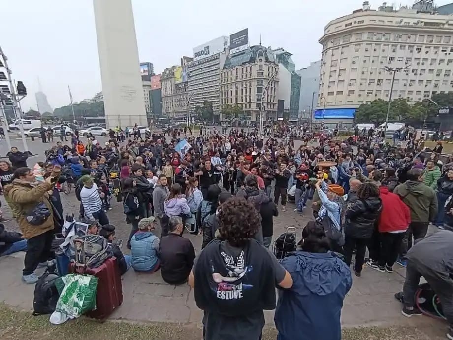 Del homenaje al caos: ocho detenidos y polic&iacute;as heridos en la despedida al Indio Solari