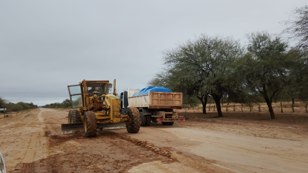 Vialidad Provincial sigue con el mantenimiento de la red vial en distintos departamentos