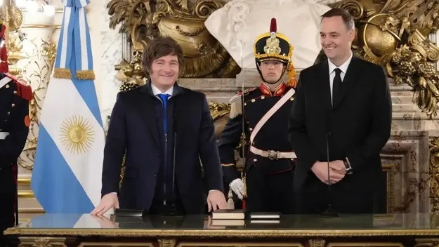 Legisladores nacionales avanzar&iacute;an en un pedido para remover a Adorni del gabinete