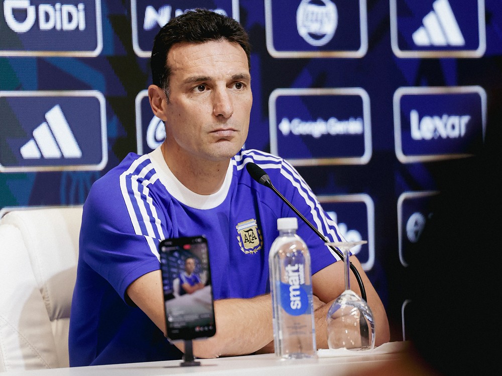 Para Scaloni, el "Dibu" Mart&iacute;nez y Juli&aacute;n &Aacute;lvarez est&aacute;n listos para el debut mundialista