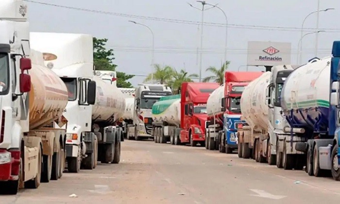 Bolivia: m&aacute;s de 5.000 camioneros llevan semanas varados sin comida ni agua
