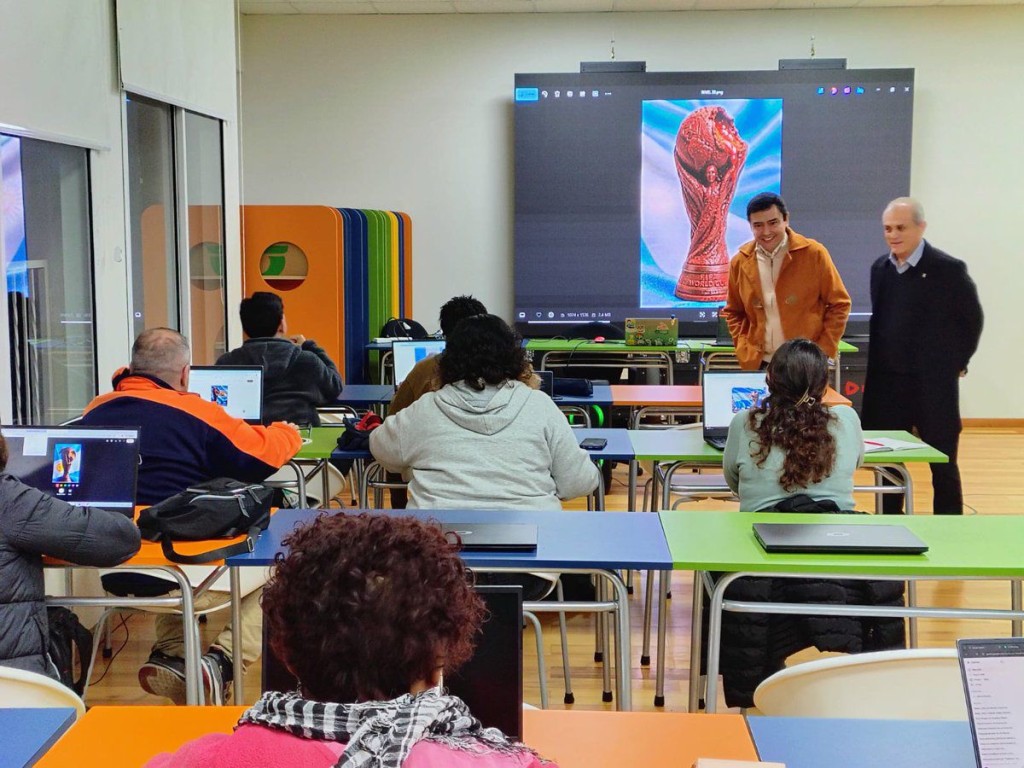 M&aacute;s oportunidades para los j&oacute;venes: lanzan cursos gratuitos en IA, rob&oacute;tica y programaci&oacute;n