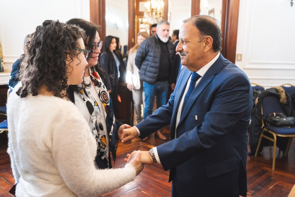 Reconocimiento al equipo que devolvi&oacute; identidad a tres riojanos