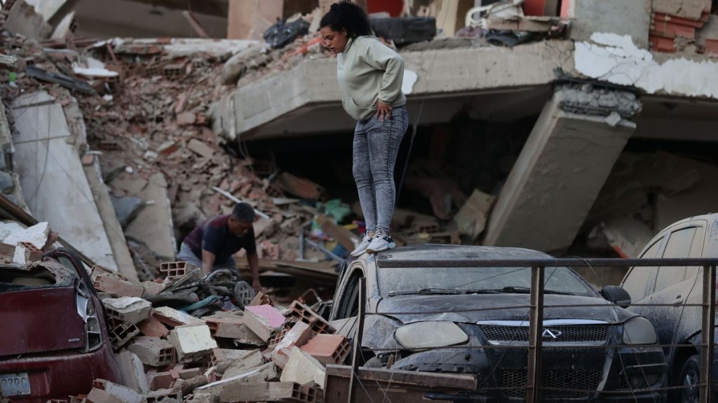 Venezuela eleva a 1.430 el saldo de muertos tras los terremotos