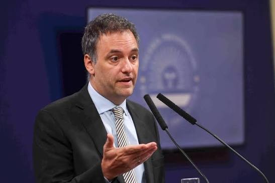 Renunci&oacute; Manuel Adorni a la Jefatura de Gabinete
