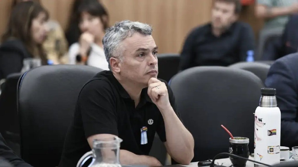 &ldquo;El gobierno intent&oacute; disfrazar un esc&aacute;ndalo con la salida de Adorni&rdquo;