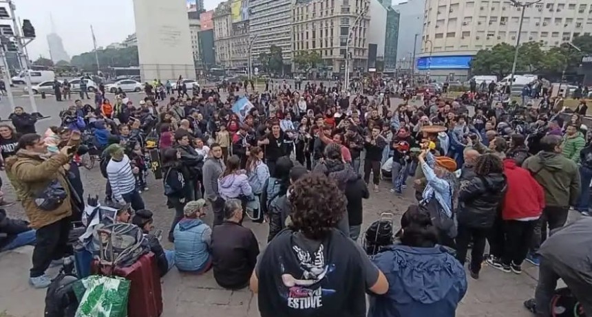 Del homenaje al caos: ocho detenidos y polic&iacute;as heridos en la despedida al Indio Solari