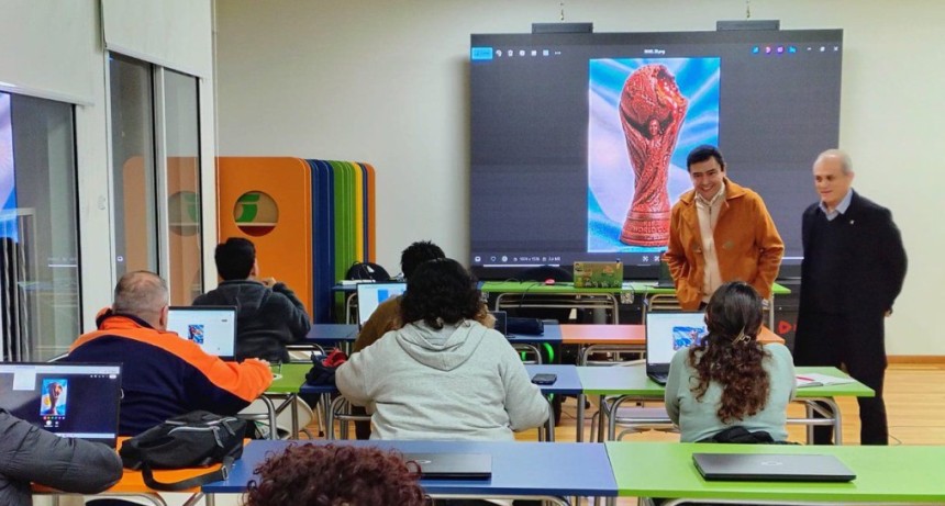 M&aacute;s oportunidades para los j&oacute;venes: lanzan cursos gratuitos en IA, rob&oacute;tica y programaci&oacute;n