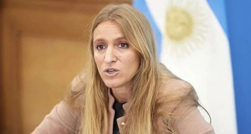 &ldquo;El ladr&oacute;n, corrupto y chorro de Adorni se rob&oacute; hasta el agua de los floreros