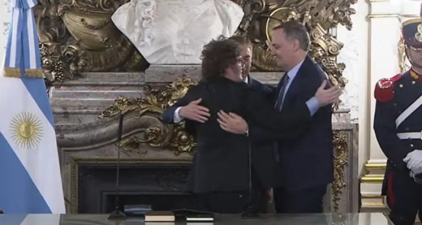 Diego Santilli jur&oacute; como jefe de Gabinete de Milei 