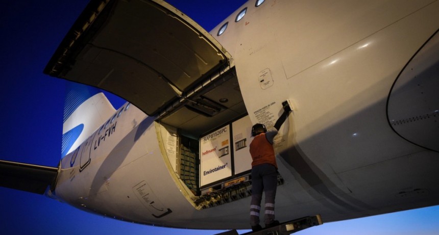 Lleg&oacute; un nuevo vuelo de Aerol&iacute;neas con m&aacute;s de 768 mil dosis de Sinopharm