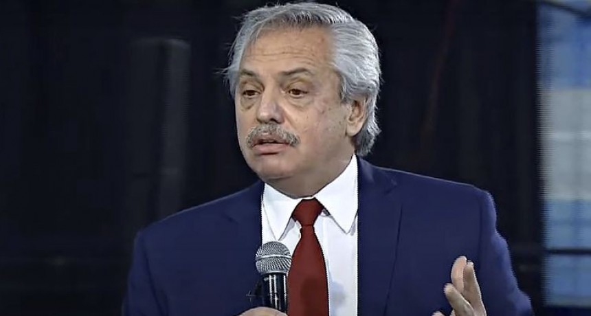 Alberto Fern&aacute;ndez anuncia la ampliaci&oacute;n de becas a estudiantes universitarios