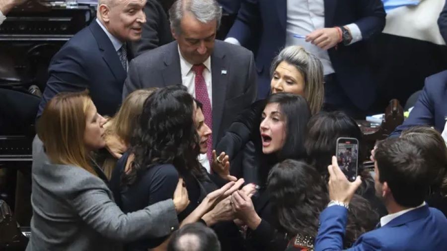 Vergonzoso comportamiento de los diputados en el Congreso 