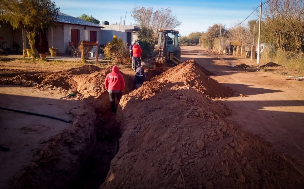 Renuevan la red de agua en Los Palacios 