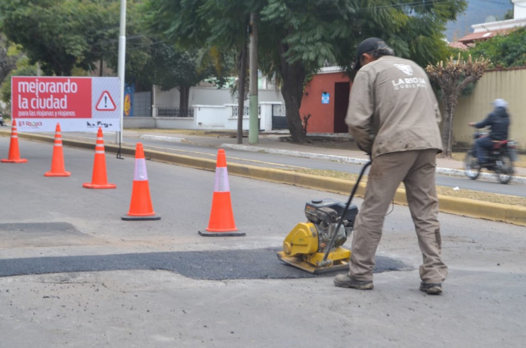Realizan intervención conjunta entre el Municipio y provincia con bacheo en avenida San Francisco