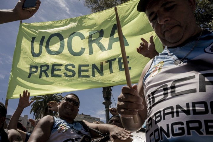 El Gobierno homologó incremento salarial de la UOCRA