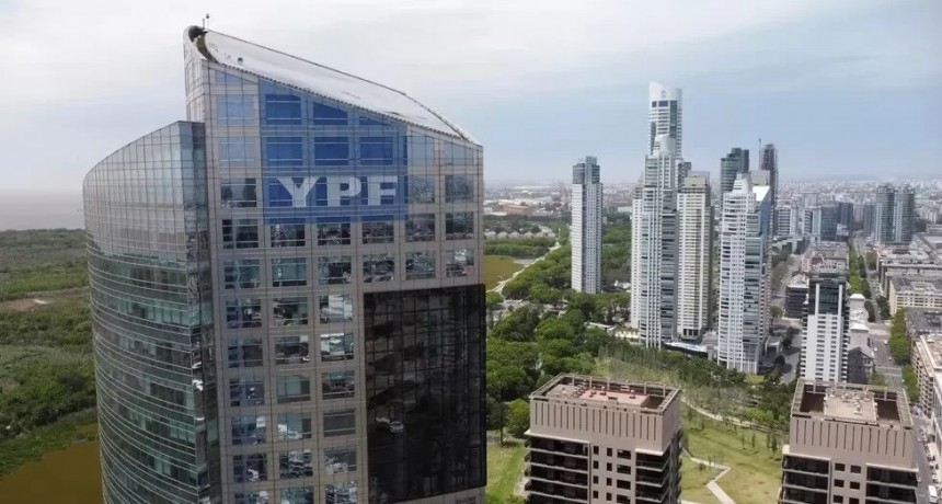 YPF: la Justicia de EEUU ordenó que la Argentina le transfiera el 51% de las acciones a los demandantes