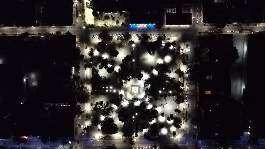Municipio renov&oacute; toda la iluminaci&oacute;n de la Plaza 9 de julio