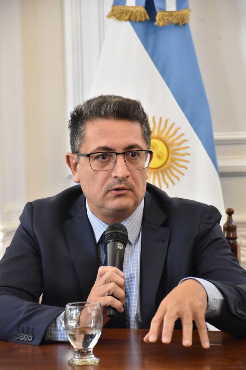 "La Rioja logr&oacute; priorizar los salarios frente a la crisis nacional"