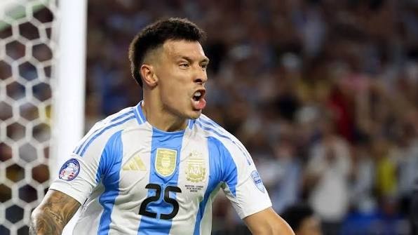 El fuerte mensaje de Lisandro Mart&iacute;nez tras el Mundial: "La ca&iacute;da de los grandes es la felicidad de los mediocres"