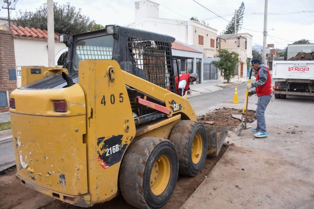 Capital intensifica el plan de bacheo en una de las avenidas m&aacute;s transitadas