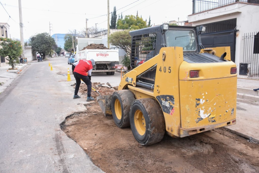 Municipio y Provincia intensifican el Plan Integral de Bacheo para mejorar la transitabilidad en la Capital