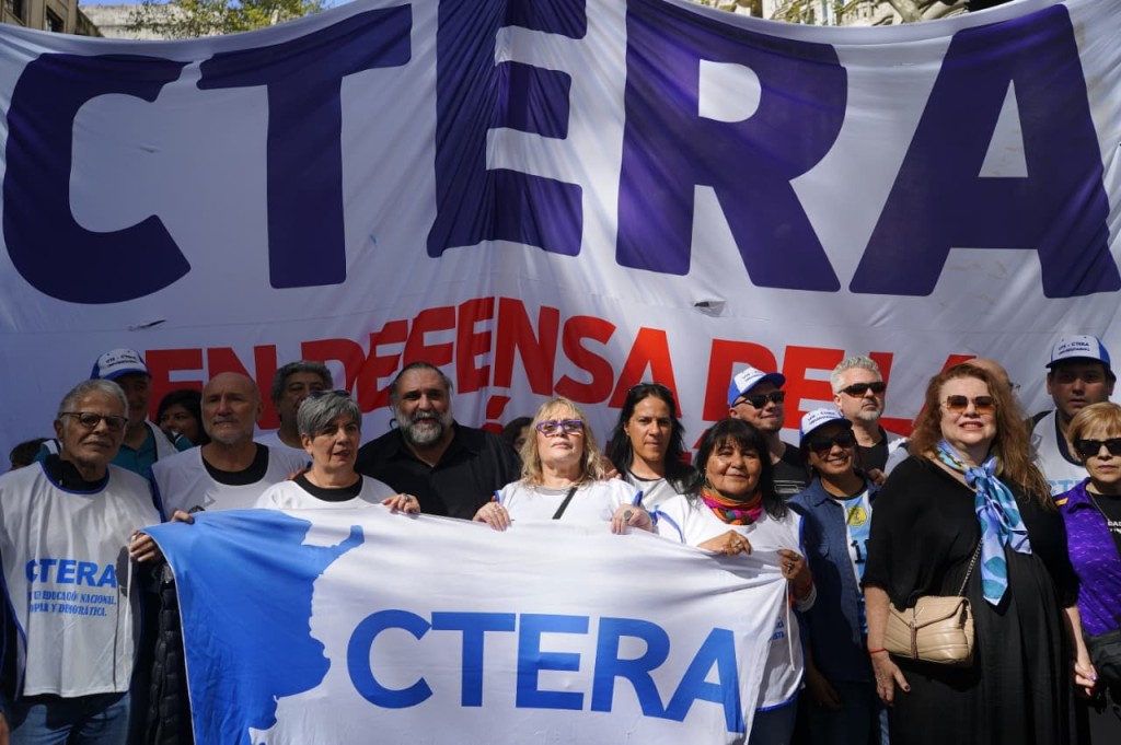 El Gobierno endurece su postura ante el paro docente y exige garantizar el 75% de las clases