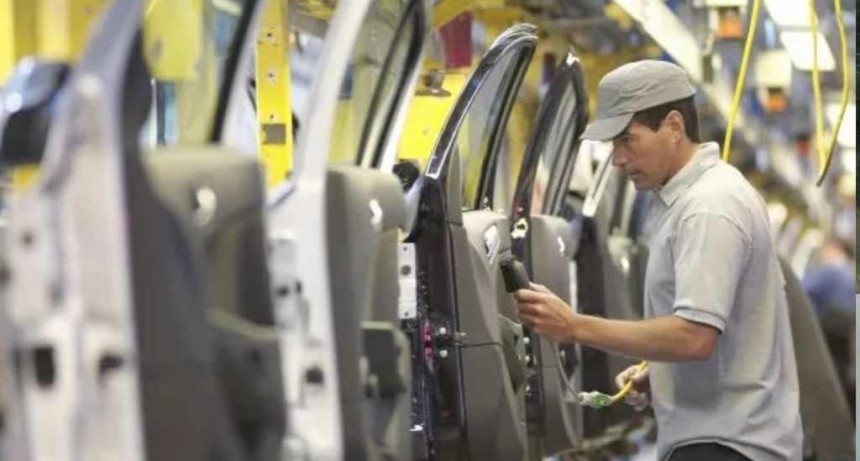 Ataque a la producci&oacute;n nacional, se fabrican cada vez menos autos en Argentina