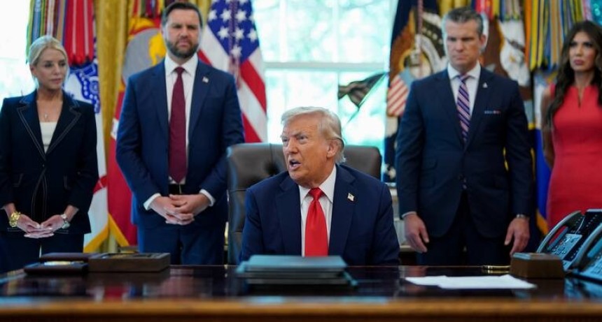 Donald Trump asegur&oacute; que Estados Unidos controlar&aacute; el Estrecho de Ormuz