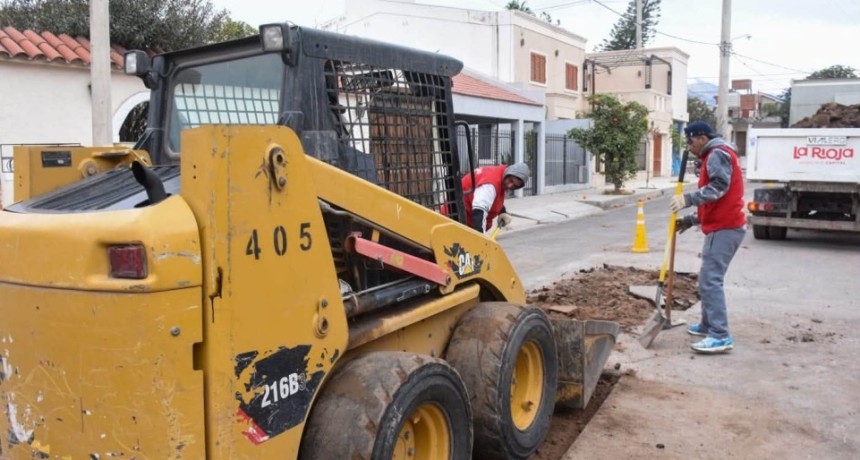 Capital intensifica el plan de bacheo en una de las avenidas m&aacute;s transitadas